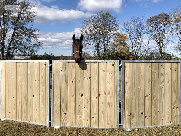 Our new Premium fence preventing an escape attempt. Our new Premium fence preventing an escape attempt.