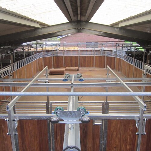 Rail-Gliding Horse Walker, in existing hall, 13,5x20m, 9 Horses, Lars Nieberg, Germany Rail-Gliding Horse Walker, in existing hall, 13,5x20m, 9 Horses, Lars Nieberg, Germany