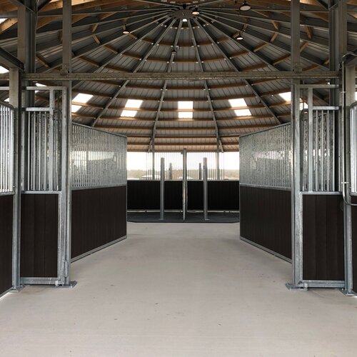76ft 10-stall Round Stable - interior - Central TX 76ft 10-stall Round Stable - interior - Central TX