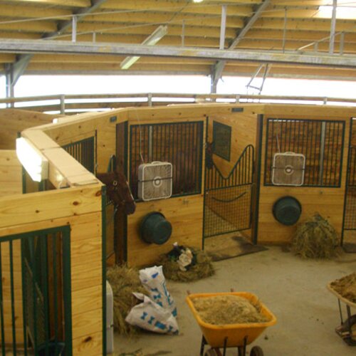 Round Stable combined with Ceiling-Mounted Horse Walker, USA Round Stable combined with Ceiling-Mounted Horse Walker, USA