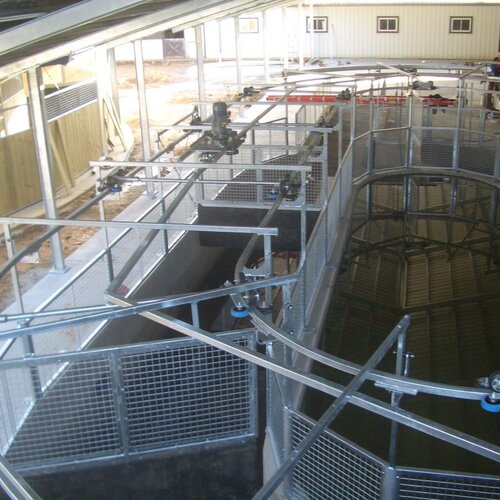 Wasser-Führanlage, 8x16m, 5 Pferde, Roland Zabala-Götschl, USA Wasser-Führanlage, 8x16m, 5 Pferde, Roland Zabala-Götschl, USA
